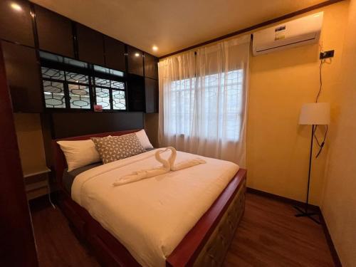 Hidden Koi Staycation - 2 Bedroom in Castillejos