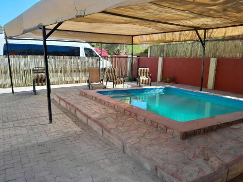 Piscina, Farmhouse Boutique Backyard Rooms in Outjo