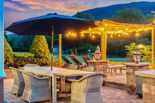 Malkita Terra -Earthly Elegance in เซนทรัล วัลเล่ย์ (NY)