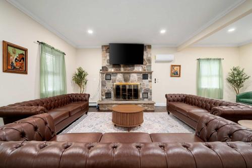 Family Oasis Pool Firepit Creek Near Delaware in 傑維斯港