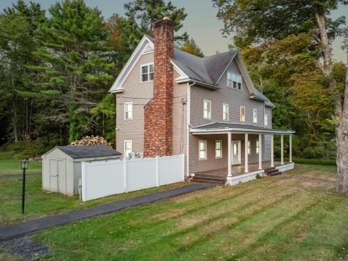 Family Oasis Pool Firepit Creek Near Delaware in 傑維斯港