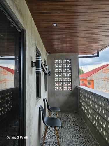 Balcony/terrace, Casa Tolentino Tagaytay - Full house in Magallanes Drive