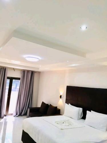 Atoma Lodge in Shakawe