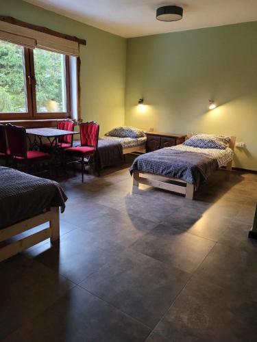 1 double bed, 2 twin beds