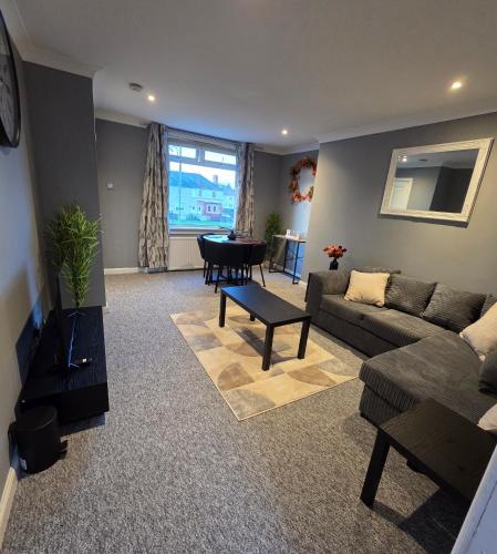 Зручності, 3 Bedroom FM Homes & Apartments Wishaw Motherwell in Вішоу