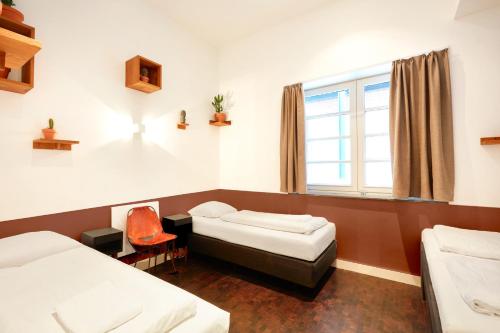 room detail thumbnail 1