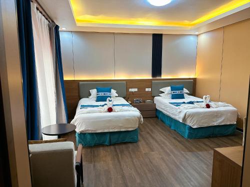 2 double beds