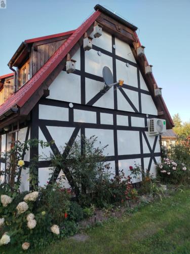 Mały Biały Domek Jeżyczki (Maly Bialy Domek Jezyczki) in Nowy Kraków
