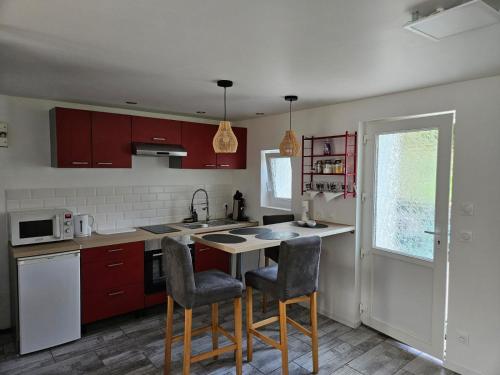 ห้องครัว, Casă mică și șarmantă la țară (Casa mica si sarmanta la tara) in โปลเนเวซ-ดู-ฟายู