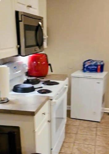 Kitchen, Your Temporary Haven - In home in Lavergne (TN)