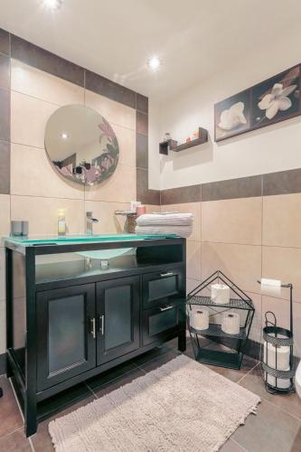 Cozy 2 bedroom close to downtown in LaSalle