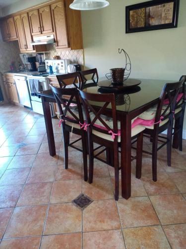 Cozy 2 bedroom close to downtown in LaSalle
