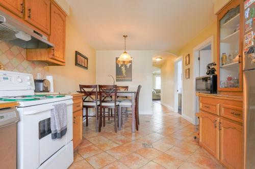 Cozy 2 bedroom close to downtown in LaSalle