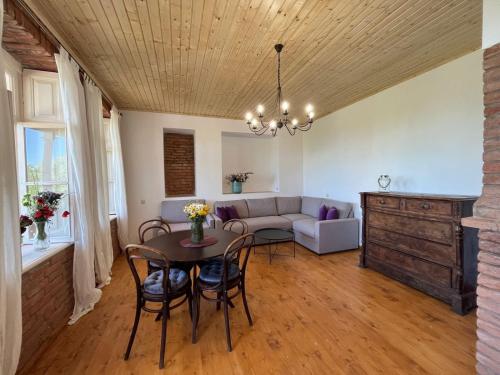 Dokholyan Hause, in Gargar