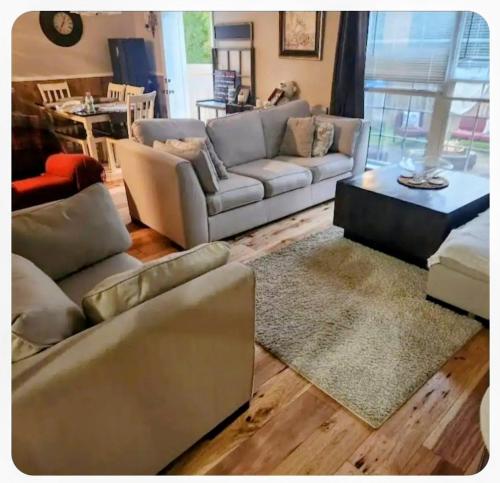 Shared lounge/TV area, Your Temporary Haven - In home in Lavergne (TN)