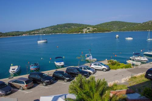 Hotel in Tisno