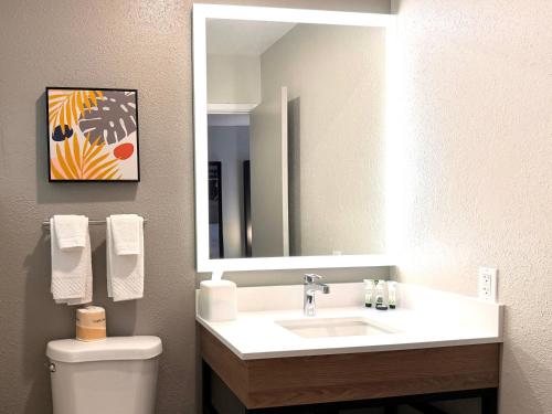 Thunderbird Lodge - image 8