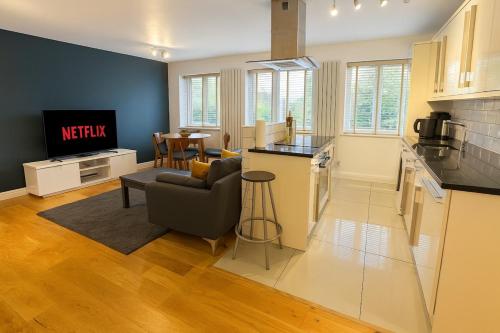Thames Side Home Base In Canary Wharf, Londra