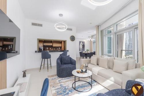 Vogue In the Heart of Downtown Walkable to Burj Khalifa & Dubai Mall Spacious Two Bedroom Apartment with Large Balcony and full Amenities, Dubaï (photo 8)