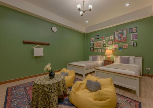 room detail thumbnail 1