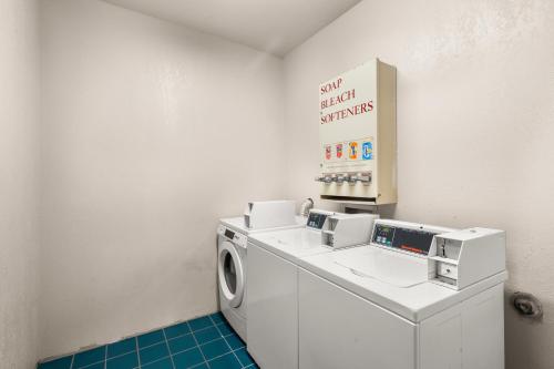 Americas Best Value Inn Prescott Valley - image 9