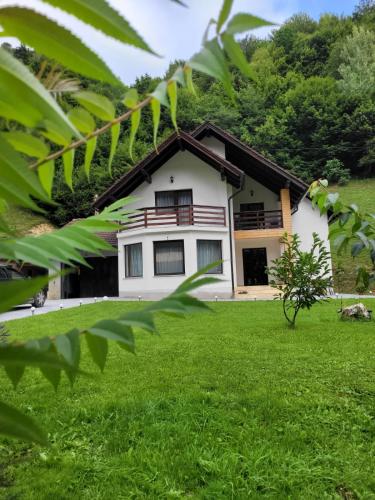 Cabana Valea Muntelui, Poiana Mărului