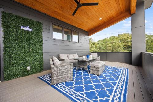 FIFA Atlanta Luxury Stay -3 Miles to Downtown with Hot Tub - GameRoom - Sleeps 10 in Edgewood
