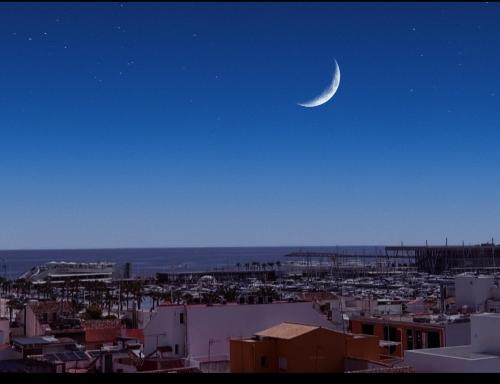ÁTICO dúplex con vistas al MAR, CASTILLO y MONTAÑA, estancia mínima de 10 noches