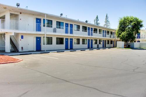 Motel 6-Bakersfield, CA - South