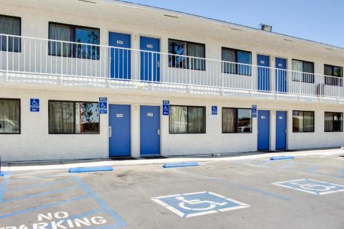 Motel 6-Bakersfield, CA - South