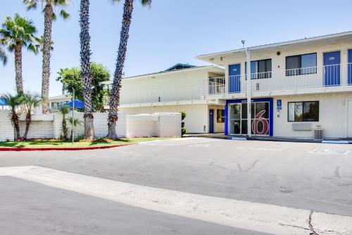 Motel 6-Bakersfield, CA - South