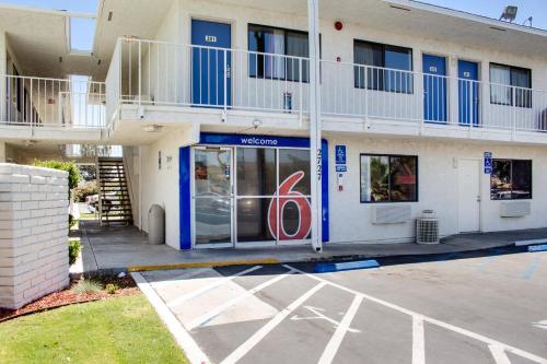 Motel 6-Bakersfield, CA - South