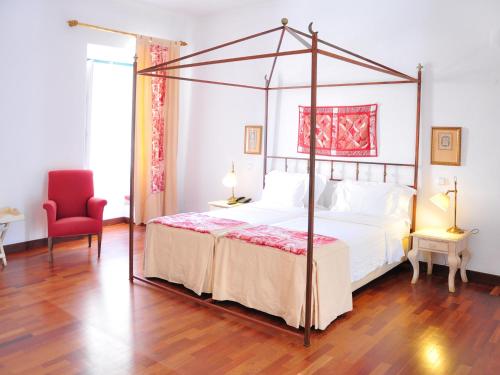 1 double bed, 2 twin beds