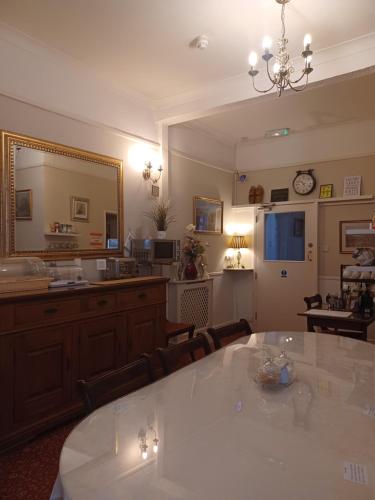 Ресторан, Hunters Lodge Guest House in Freemantle