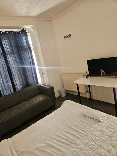 28 Decent Homes, Manchester (photo 10)