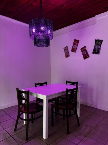 The 420 House in 西布賴爾克利夫