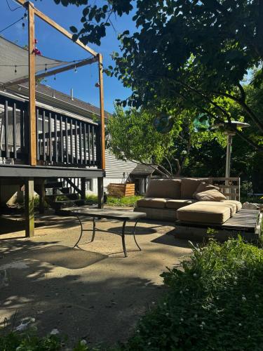 The 420 House in 西布賴爾克利夫