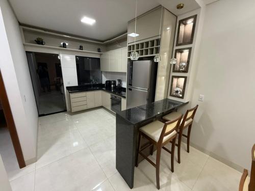 ห้องครัว, Paraíso do Oeste (Paraiso do Oeste) in ลุยส์ เอดูอาร์โด มากาลเยล