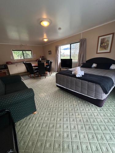 2 double beds, 1 twin bed, 1 sofa bed