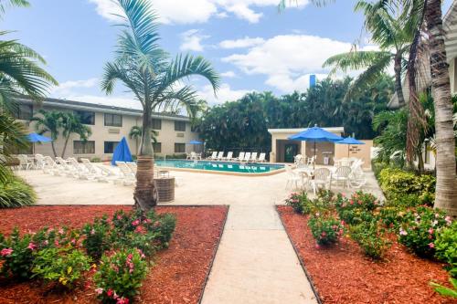 Swimming pool, Motel 6-Fort Lauderdale, FL near Naval Air Station Fort Lauderdale Museum