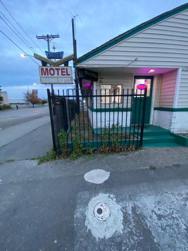 Tacoma Center Motel - image 8