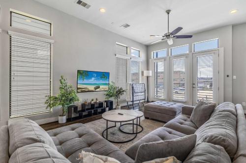 3BR Home Near Downtown Rooftop & Spa