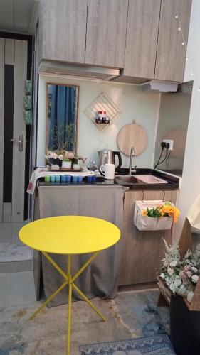 Entire apartment with kitchenette and fully equipped bathroom in 타이 콕 추이