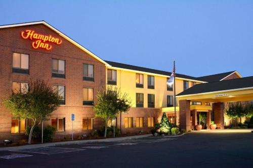 Newly Renovated - Hampton Inn Medford