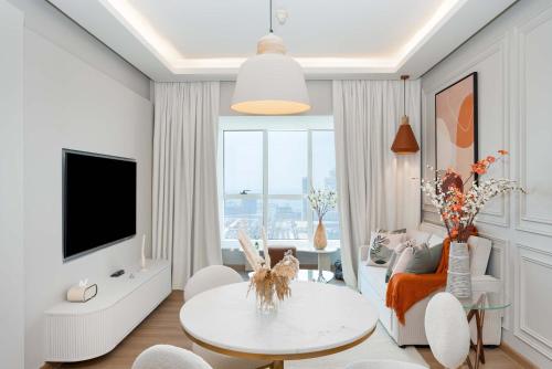 Luxury Renovated 1BR w Full Sea View, Dubai (foto 5)