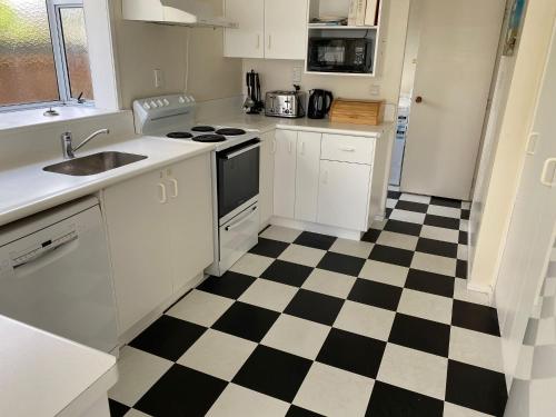 Gisborne, 3 Bedroom House, Beachfront, Wainui Beach, Gisborne (fotografie 6)