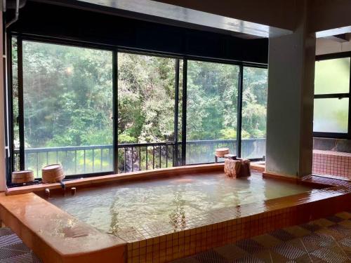 天然温泉旅館 繁花荘せせらぎ, Kirišima (fotografie 8)