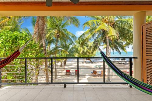 Skats, Buttonwood Belize in Hopkinsa