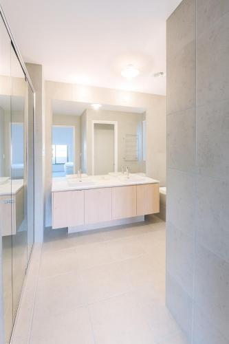 Bathroom, CasaAria - Modern, Contemporary, Luxe Linens in Caroline Springs