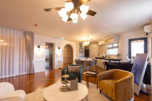 Penthouse The Olaf at Chiang Mai's Old Town Suandok Gate I Entire Villa Booking I 4 Bedrooms I Daily in City Center